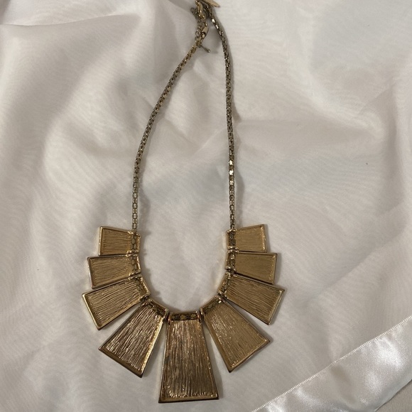 Costume Jewelry Necklace - Picture 3 of 5